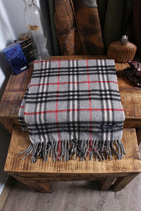 Burberrys&#039; (31cm x 138cm) &quot;cashmere&quot; made in ENGLAND