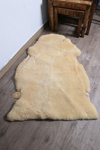 okuda MOUTON (70cm x 110cm) sheep skin / fur