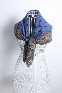 Christian Dior  (70cm x 70cm)&quot;silk&quot;